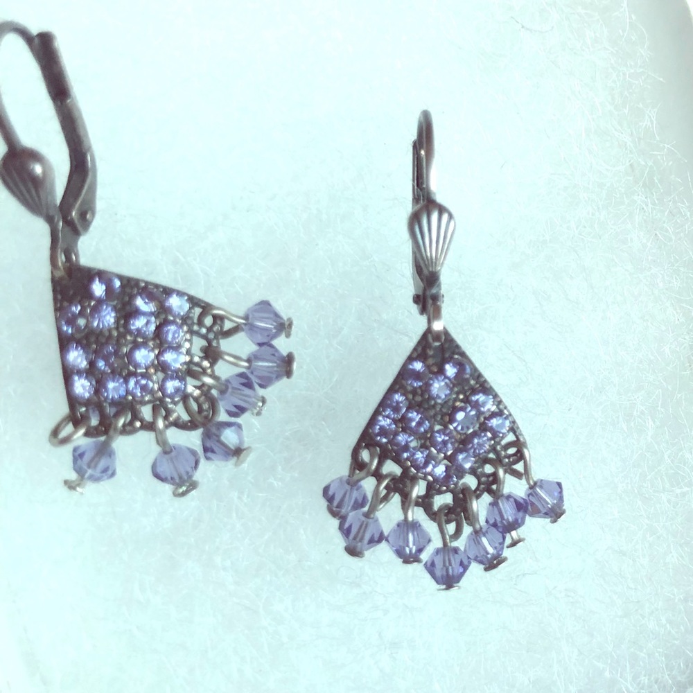 Small drop earrings with amethyst stones